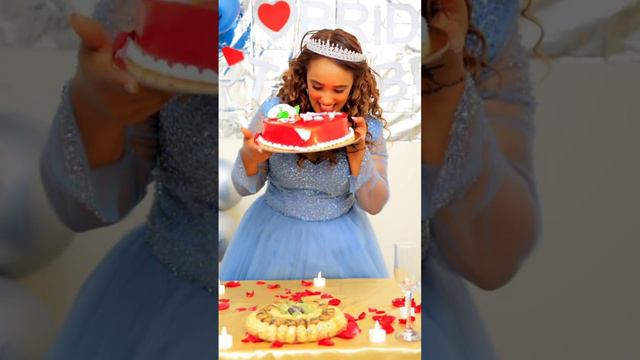 ማሻ አላህ መብሩክ ሳሪዬ አላህ ትዳራችሁን ይባርክላችሁ😍 አልፍ መብሩክ በድጋሜ смотреть онлайн