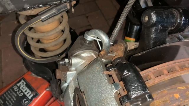 Faulty Mk1 Mondeo rear brake calliper смотреть онлайн