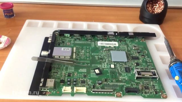 Ремонт материнской платы телевизора Samsung UE37D5520RW. Цикличная перезагрузка. смотреть онлайн
