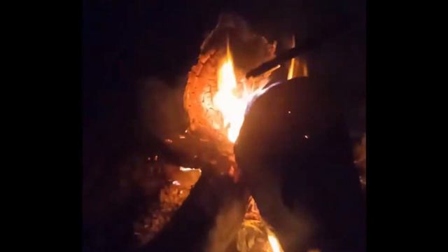 99 Трубкой до бела раздуваем угли Увеличил Трубка Огня Таежный Лайфхак Костер тайга Сибирь на рыбал смотреть онлайн