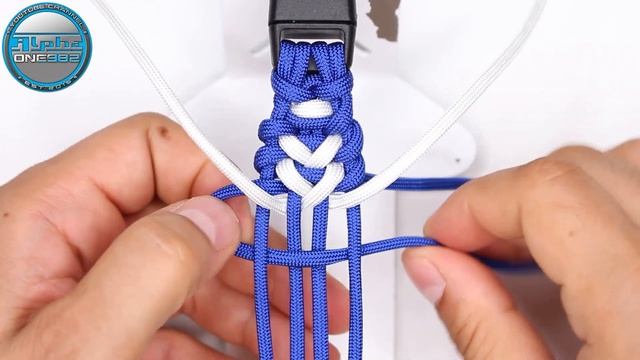 Learn How to Make a Paracord Bracelet Trilobite Jawbone Knot Tutorial смотреть онлайн