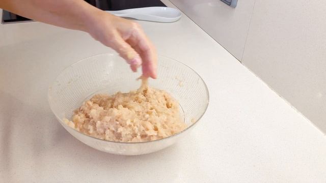 СОЧНЫЕ КУРИНЫЕ КОТЛЕТЫ. СЕКРЕТ Приготовления Вкусных и Сочных Котлет. смотреть онлайн