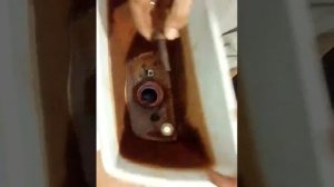 Как снять бачок унитаза при ржавых болтах.