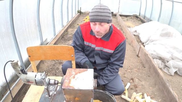 Лущилка для кукурузы работающая от дрели! Своими руками! Быстро, легко и просто! смотреть онлайн