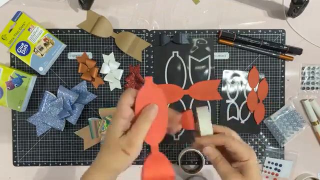Creating Decorative Bows for Cards or as Present Toppers смотреть онлайн
