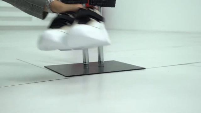 Бесконтрольная закупка. Кожаные брюки смотреть онлайн