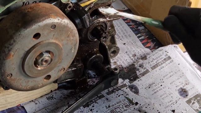 Honda Ape50/XZ50, Day 13. Engine Cleaning & Tear Down смотреть онлайн
