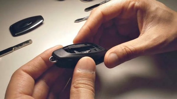 D009. Замена батарейки в ключе Форд Фокус 3