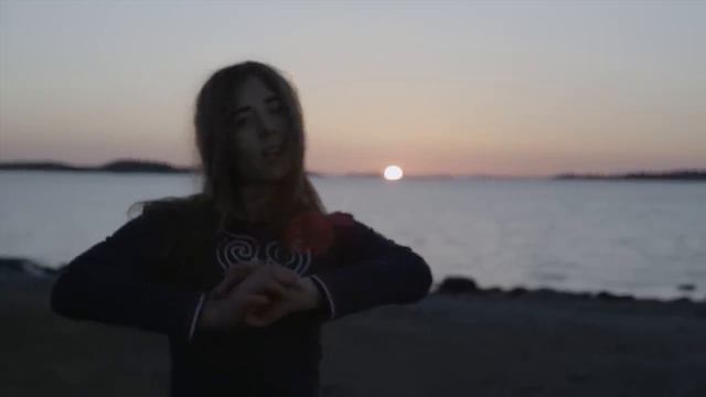 NONONO - Pumpin Blood (Official Video) смотреть онлайн