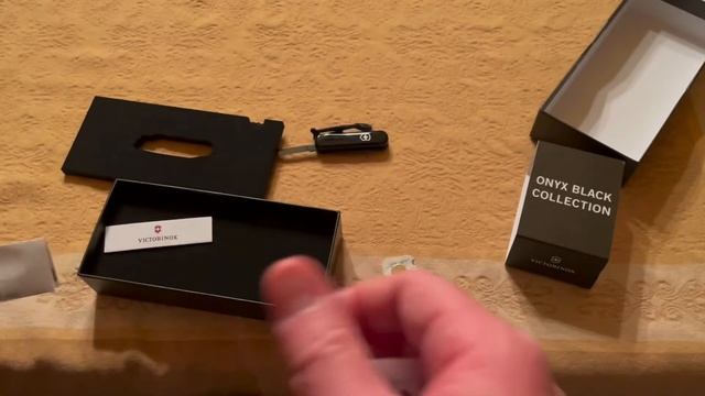Victorinox Onyx Black Unbox смотреть онлайн