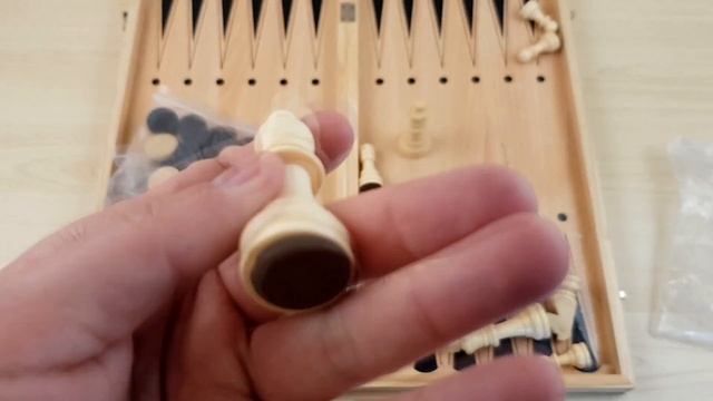 Классические настольные игры с деревянными фигурками: шахматы, шашки, нарды смотреть онлайн