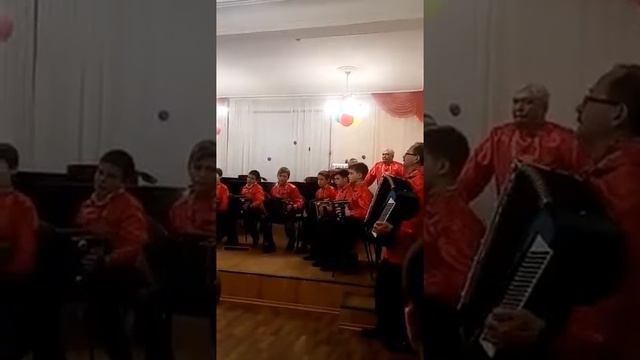 Юные дарования, музыкальной школы N 17, играют на новых инструментах. смотреть онлайн