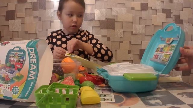 Игрушка Магазин чемодан и поддельный LOL полный обзор Toy Store suitcase and fake LOL full review смотреть онлайн