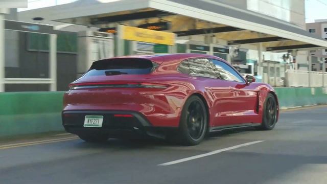 2022 Porsche Taycan GTS Sport Turismo - Style, Exterior, Driving (Carmine Red) смотреть онлайн