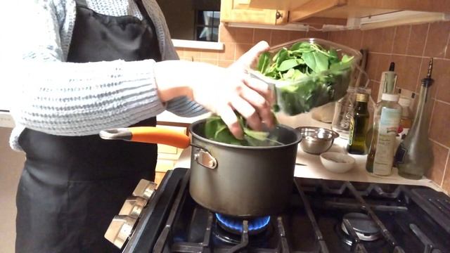 Суп со шпинатом и яйцом смотреть онлайн