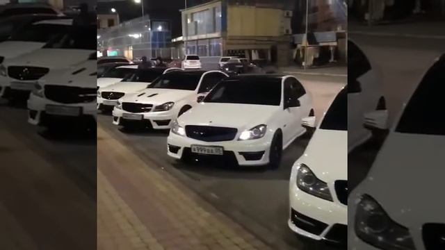 Никакая BMW рядом не стоит!!! Это Мерседес AMG детка? смотреть онлайн