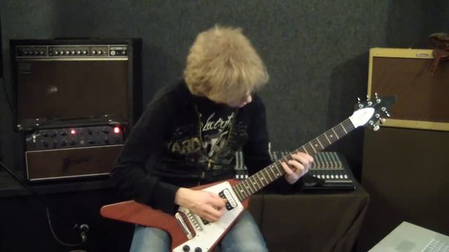 Струнодер 2.0 - Gibson Flying V Faded смотреть онлайн