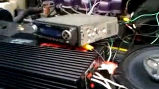 JVCs and a very old amp смотреть онлайн