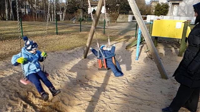 Племянники на качелях, тест самсунга в слоумоушен смотреть онлайн
