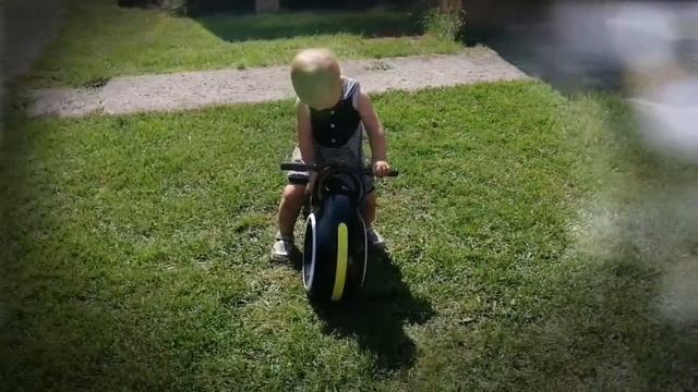 Наш первый беговел-ну почти мотоцикл iBox Bike kids смотреть онлайн