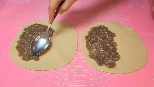МУКА + ВОДА и МАСЛО// НИКТО НЕ ВЕРИТЬ ЧТО Я ГОТОВЛЮ ИХ ТАК ПРОСТО/ ЧЕБУРЕКИ С МЯСОМ смотреть онлайн
