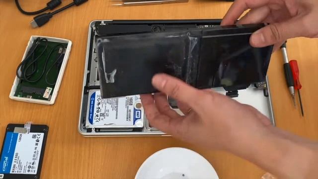 Hướng dẫn chi tiết thay ổ cứng SSD và Pin mới cho Macbook Pro 13inch 2009-2010-2011 | UsefulTV смотреть онлайн