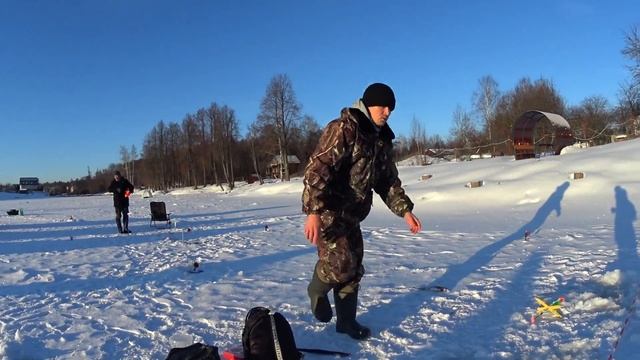 Ловля форели зимой. Отличный улов! Платная рыбалка на Пионерском пруду. смотреть онлайн