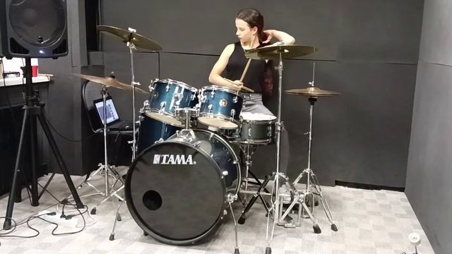 ?Моя самостоятельная репетиция песни ??? ИГРАЮ НА БАРАБАНАХ "Rock & Roll Queen" ? ? смотреть онлайн