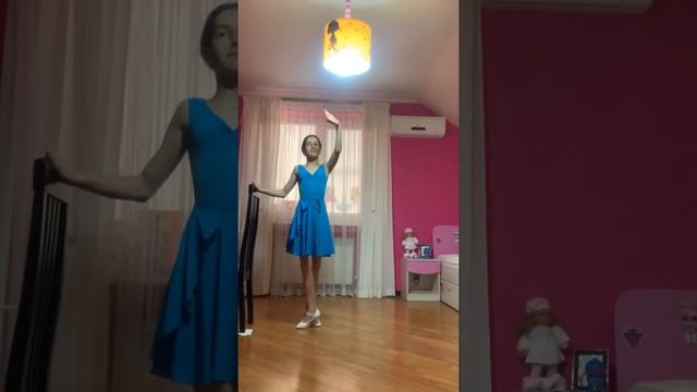 Чахова Мария адажио в народном танце с левой ноги смотреть онлайн