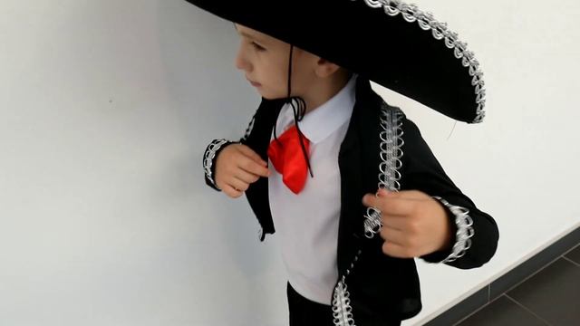 Наш крутой мексиканский костюм! смотреть онлайн