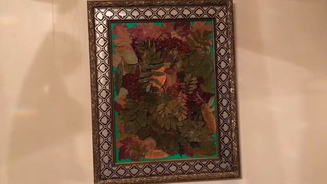 Картина своими руками из сухих листьев Картина осень #картина #осень #сухиелистья смотреть онлайн