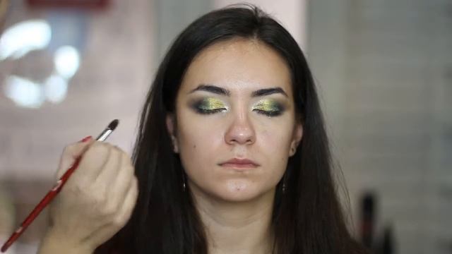 Вечерний макияж с пигментами. Визажист Ольга Мокшанцева смотреть онлайн