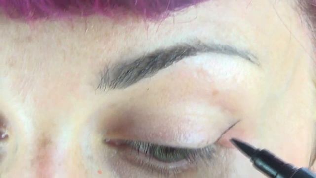 PINUP / Winged EYELINER for BEGINNERS - or anyone really! - Fitfully Vintage смотреть онлайн