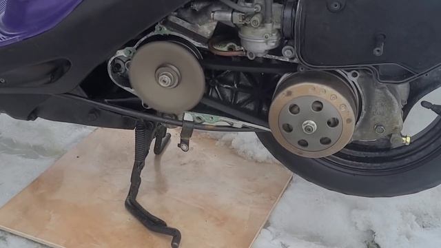 Replacing the belt and variator rollers on the Honda Dio scooter смотреть онлайн