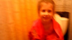 Девочка в туалете