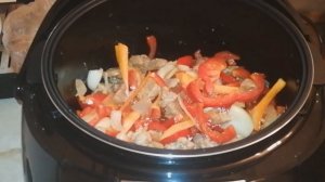 Тушеная картошка  с мясом и овощами   в мультиварке