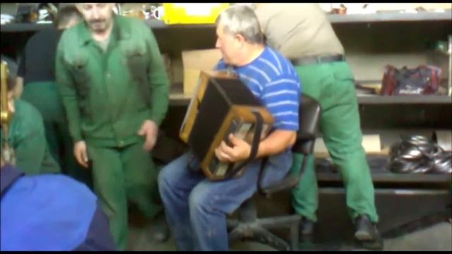 Обед в технике сервис mp4 смотреть онлайн