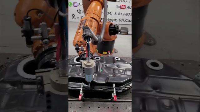 Немецкий робот KUKA фрезерная обработка пластиковый топливный бак для Mitsubishi Lancer 9 смотреть онлайн