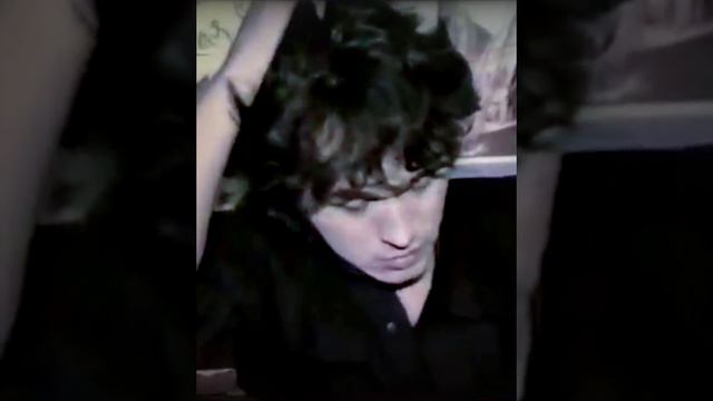 Объяснять песню это всё равно что объяснять анекдот это не интересно-Виктор Цой смотреть онлайн