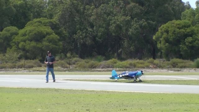 Big RC Corsair flight & crash смотреть онлайн