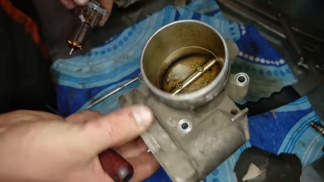 Ремонт дросселя с чисткой электромоторчика привода заслонки смотреть онлайн