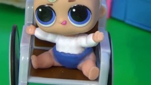 ПОЧЕМУ ТЫ НЕ БЕГАЕШЬ? НОВЕНЬКИЙ в детском садике! #Куклы #ЛОЛ сюрприз #мультики с куклами новые