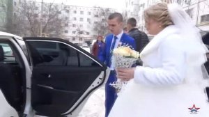 Как украсить машину на свадьбу своими руками лентами и цветами