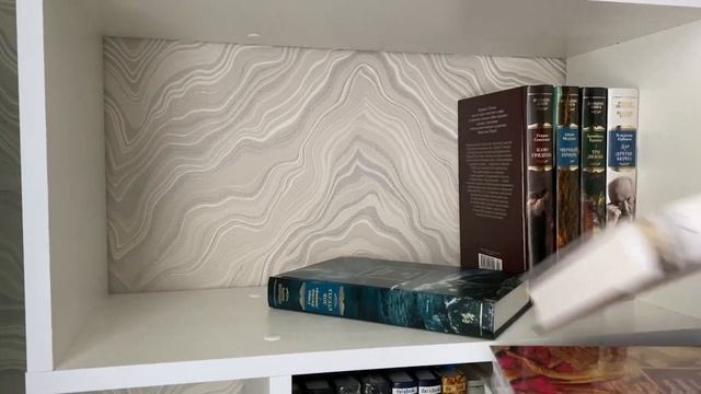 ПЕРЕСТАНОВКА НА КНИЖНЫХ ПОЛКАХ смотреть онлайн