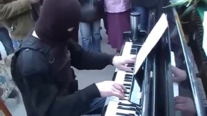 Элегантный чики брики. Обидно, но не в дамки.