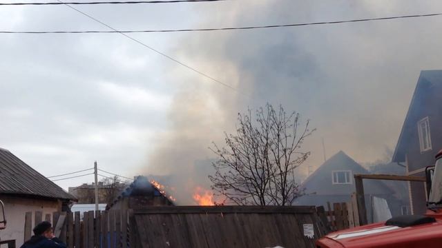 В Вологде загорелась частная баня смотреть онлайн