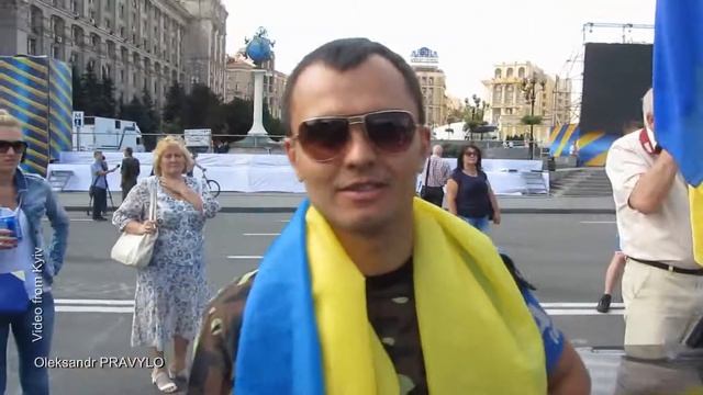 Броньовик Автомайдану їде на фронт. Armored vehicle leaving for the front. 23/08/2014 смотреть онлайн