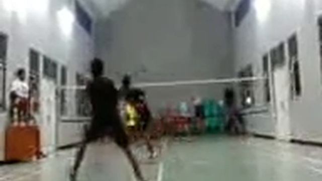 Funniest Badminton Rally.3gp смотреть онлайн