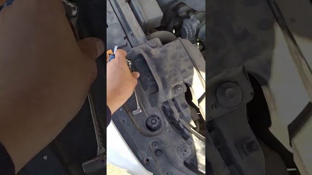 замена лампы ближнего света Мазда 6