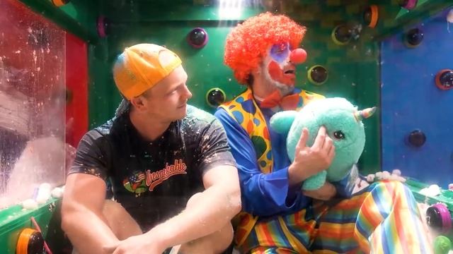 LAST To LEAVE 100 Buttons But Only ONE Escapes! смотреть онлайн